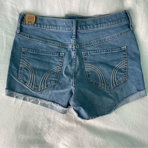 HOLLISTER | High Rise Light Wash Denim Shorts - Picture 4 of 4